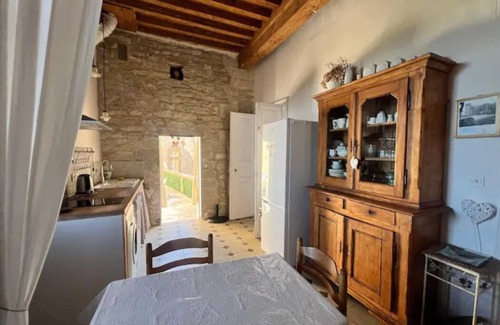 Castelnau-Valence House | Twelfth-century castle