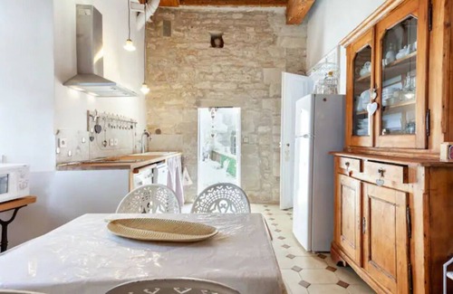 Castelnau-Valence House | Twelfth-century castle