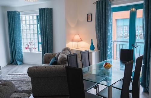 Bogside Apartment | Twenty QC by the River - Two bedroom city centre apartment with river view