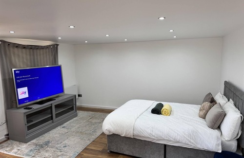 Hounslow South Apartment | Twickenham Stadium Studio