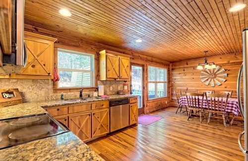 Hiawassee Cabin | Twilight Moon - by Chatuge Home Concierge Hot Tub, Fire pit & Pool Table, mountain view