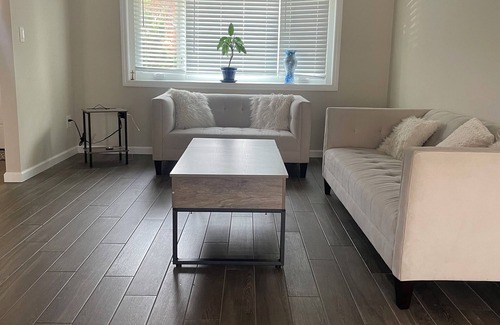 Plainedge House | Twin bedroom 1 minutes to Highway