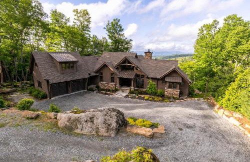 Banner Elk House | Twin Boulder Lodge at Eagles Nest