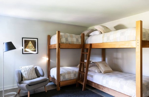 Stowe Area Hotel | Twin Bunk | Tälta Lodge, a Bluebird by Lark | with Indoor Swimming Pool