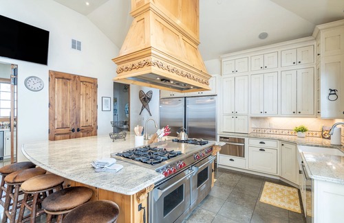 Telluride House | TWIN ELK- Luxury Estate, Game Room, Hot Tub, Easy ski Access