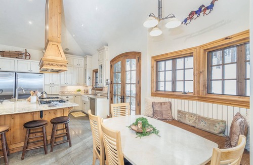 Telluride House | TWIN ELK- Luxury Estate, Game Room, Hot Tub, Easy ski Access