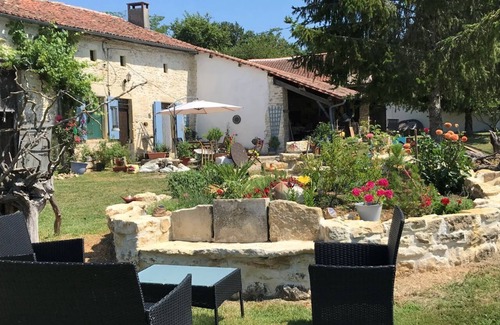 Le Vieux-Cerier Cabin | Twin Emperor Tent - Bbq, Pool & Pet Friendly