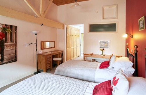 Hickling Bed & Breakfast | Twin En-Suite Room @ The Dairy Barns