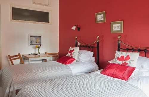 Hickling Bed & Breakfast | Twin En-Suite Room @ The Dairy Barns