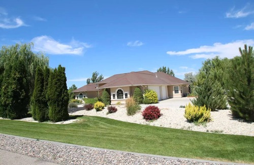 Twin Falls County House | Twin Falls one level private bedroom with full bath Private Patio & Yard.