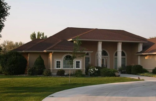 Twin Falls County House | Twin Falls one level private bedroom with full bath Private Patio & Yard.