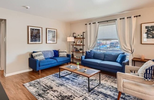 Twin Lakes House | Twin Lakes Landing | Pool Table | Central Location
