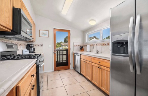 Eastside Santa Cruz House | Twin Lakes Surf Cabin - Sleeps Up To 12