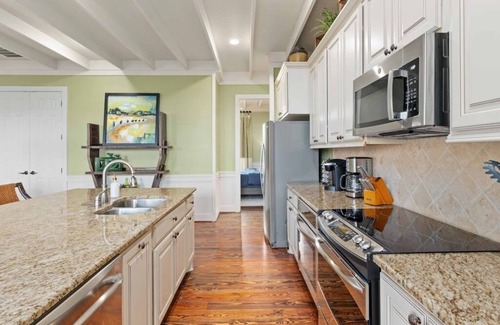 San Marcos House | Twin Oaks Estate - Enormous 3 Home Estate w/Heated Pool & Pickleball Court