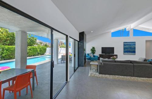 Twin Palms House | Twin Palms Tranquility by Oranj Palm