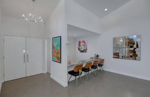 Twin Palms House | Twin Palms Tranquility by Oranj Palm