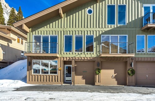 Salt Lake Mountain Resorts House | Twin Peaks Lodge - ski-in/out to Snowbird