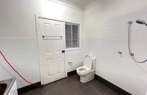 Pendle Hill House | Twin Room close to Train Station - PH2