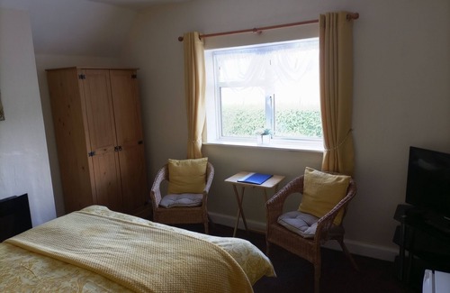 East Tisted Bed & Breakfast | Twin room-Ensuite-B&B