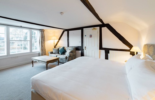 Hurstbourne Tarrant House | Twin Room Premium En Suite with Bath