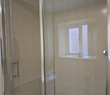 Llanidloes Bed & Breakfast | Twin Room - The Unicorn Hotel