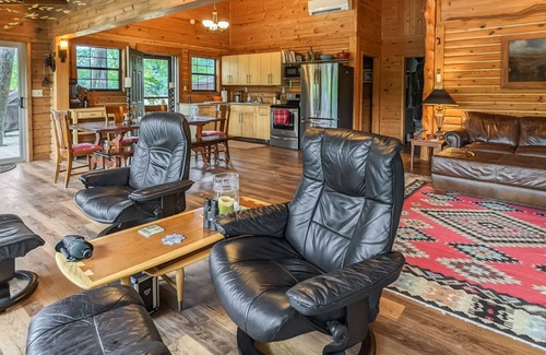Boswell Villa | Twin Springs Cabin on White River - fiber internet