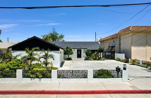 Huntington Beach Villa | Twin Stunning Villas