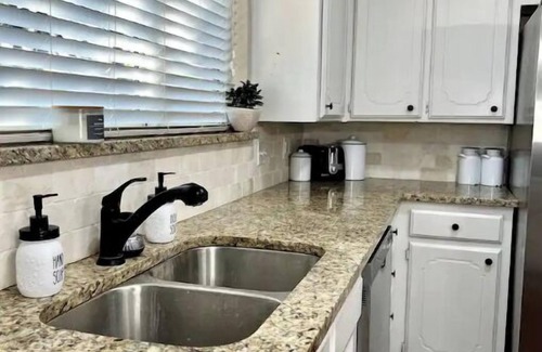 North Arlington House | Twin Trees is minutes from Cowboys stadium!