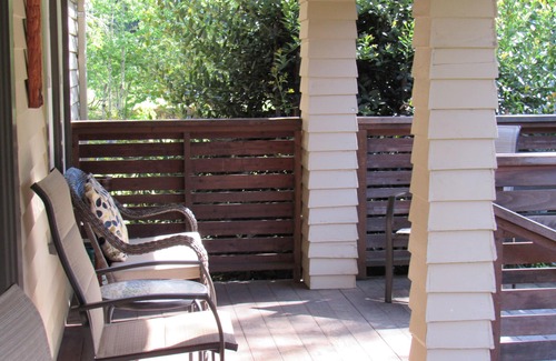 Crescent City House | Twin trees retreat in the redwoods along the river