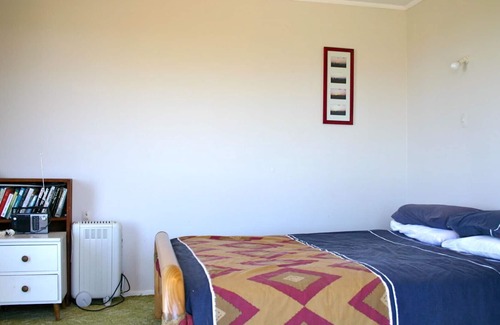 Waihi Beach Cottage | Twin Views - Waihi Beach Holiday Home
