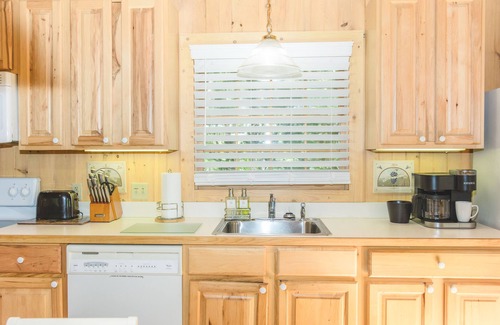 Lexington Cottage | Twinleaf Honeymoon Cottage at Autumn Ridge