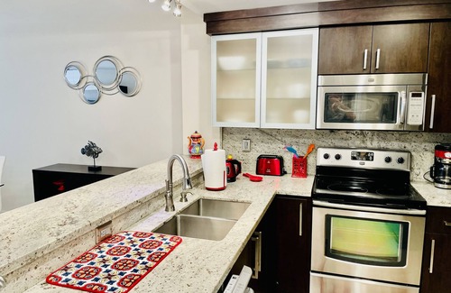 Hollywood South Central Beach Condo | Two 1-bedroom Oceanfront Apartments with free beach service and free parking
