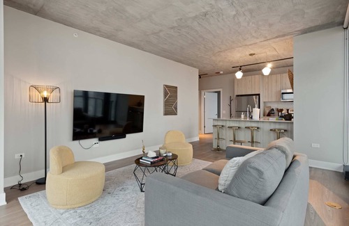 West Loop Apartment | Two 2BR Apts for Business & Leisure Groups