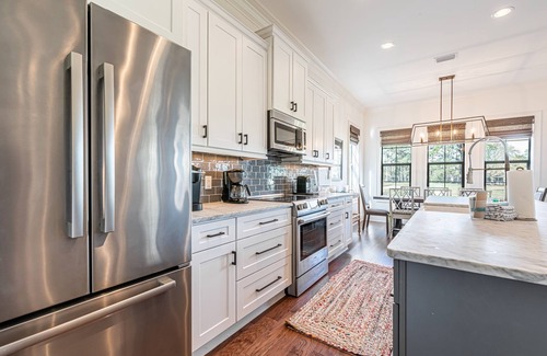 Villa Lago House | Two 6-Seater Golf Carts Included ~ Patio ~ Balcony ~ Community Pool