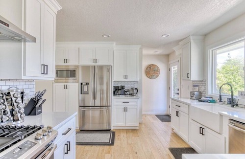 Rock Creek House | Two acres Home Hot tub, Pool table and Game room