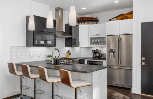 Hillsboro Village House | TWO Adjacent Homes in 12 South and Belmont area Sleeps 20 People