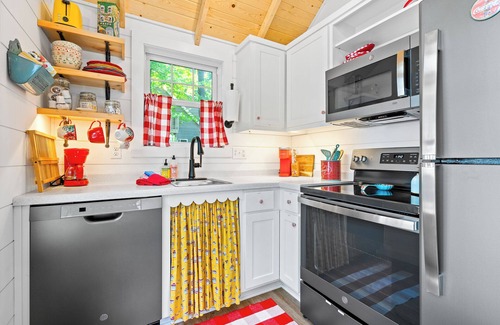 Sturgeon Bay Cottage | Two adjacent Lakefront Cottages in Door County on Lake MI w/Accessible features