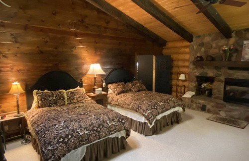 Hayward Cabin | Two Bears Lodge: Serenity & Luxury on a Private Peninsula
