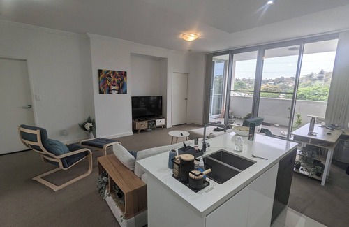Turrella Apartment | Two Bed Apartment next to train station (20 mins to Central)