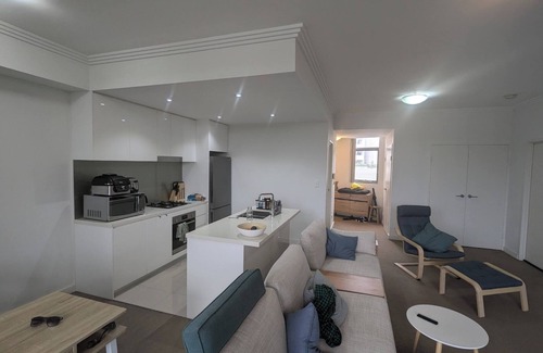 Turrella Apartment | Two Bed Apartment next to train station (20 mins to Central)