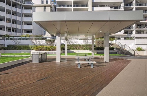 Turrella Apartment | Two Bed Apartment next to train station (20 mins to Central)