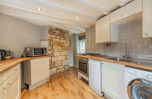 Winchcombe Cottage | Two bed dog friendly Cotswold stone holiday cottage in Winchcombe - Miller's Cottage