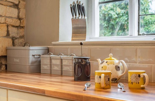 Winchcombe Cottage | Two bed dog friendly Cotswold stone holiday cottage in Winchcombe - Miller's Cottage