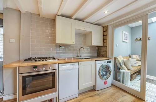 Winchcombe Cottage | Two bed dog friendly Cotswold stone holiday cottage in Winchcombe - Miller's Cottage