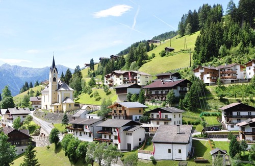 Ausservillgraten Apartment | Two-Bedroom Apartment with Garden - Edelberg Apartments