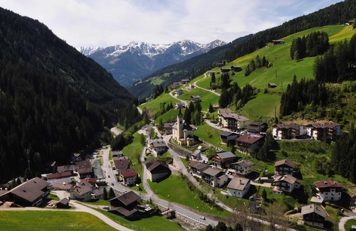 Ausservillgraten Apartment | Two-Bedroom Apartment with Garden - Edelberg Apartments