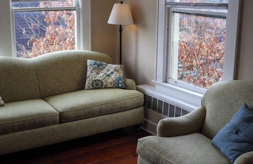 Hendersonville Apartment | Two bedroom apartment in charming Hendersonville, walk to Main Street.
