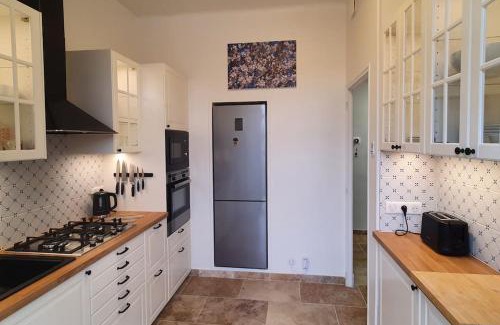 La Ciotat Apartment | Two bedroom apartment garden parking near beaches