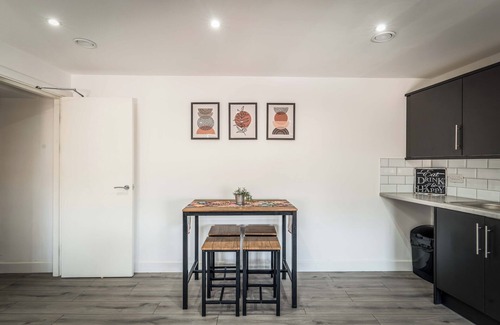 Liverpool Apartment | Two Bedroom Apartment, Sleep 5, Old Swan
