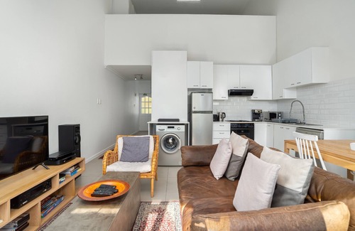 Camps Bay Apartment | Two Bedroom Apartment | Pool | Netflix | Sea Views